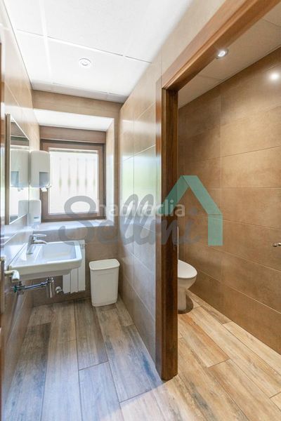 Foto 40940e57-8b75-48cb-b7eb-29ec6ca5c8d1. Edificio in Villamanín