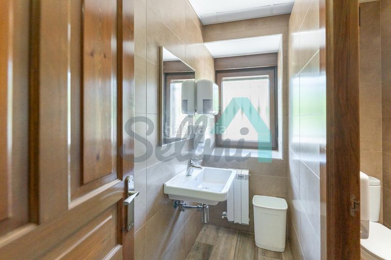 Foto e1e9b9e6-d9f4-4a2c-8e13-2e77745f8932. Edificio in Villamanín