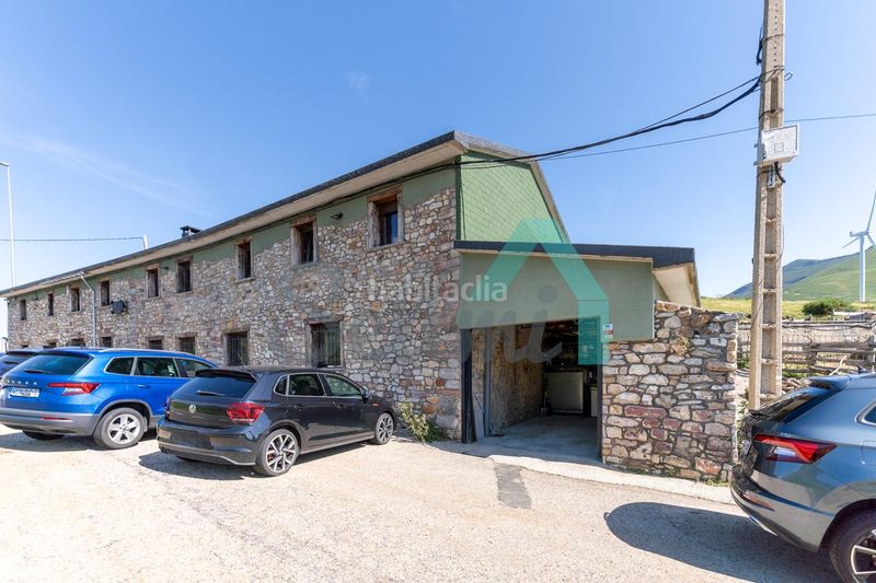 Foto a9dd34a1-1318-47ca-aa84-22483e42b7e3. Edifici a Villamanín