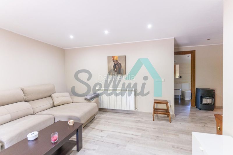 Foto ad0a2b19-64f5-4fdc-880b-1bee772a9930. Edifici a Villamanín