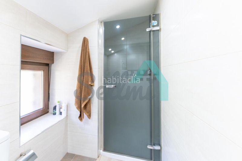 Foto b0e5b291-6552-4412-af23-4a84c2c2c699. Edifici a Villamanín