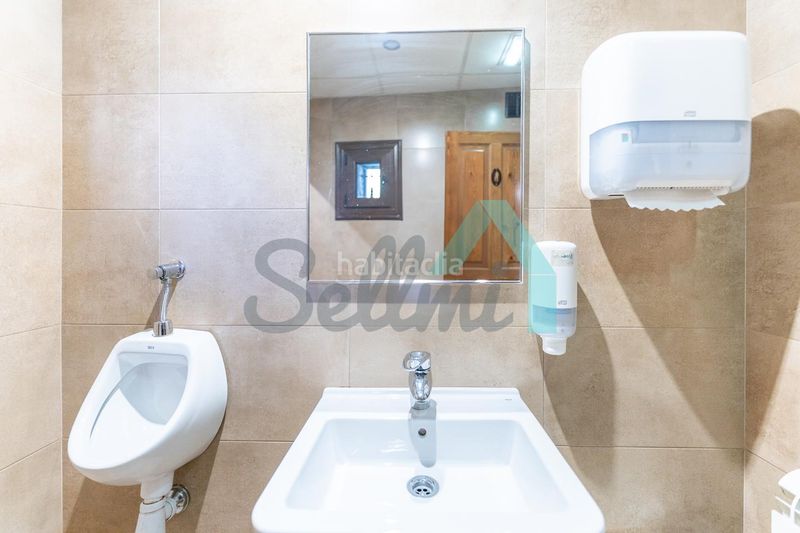 Foto e1bed54e-beb9-4464-8fde-d4e952e9b302. Edifici a Villamanín