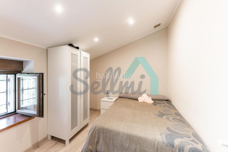 Foto f6eb02e4-fac4-432b-b62e-eda9bdec3c30. Edifici a Villamanín