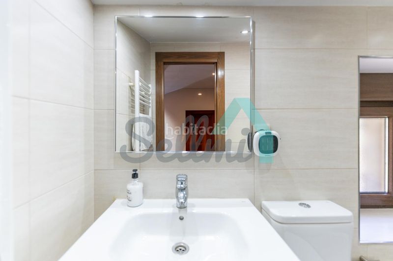 Foto f9e70943-98d2-4624-a345-5608f02a6c43. Edifici a Villamanín