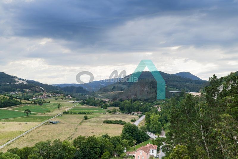 Foto 00ce7dfd-c2a9-4d24-b327-2755dbc77de1. Casa amb calefacció a Salas