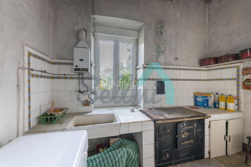 Foto 0a3dcf28-6a1c-4767-82e2-bdde048c6cce. Casa amb calefacció a Salas