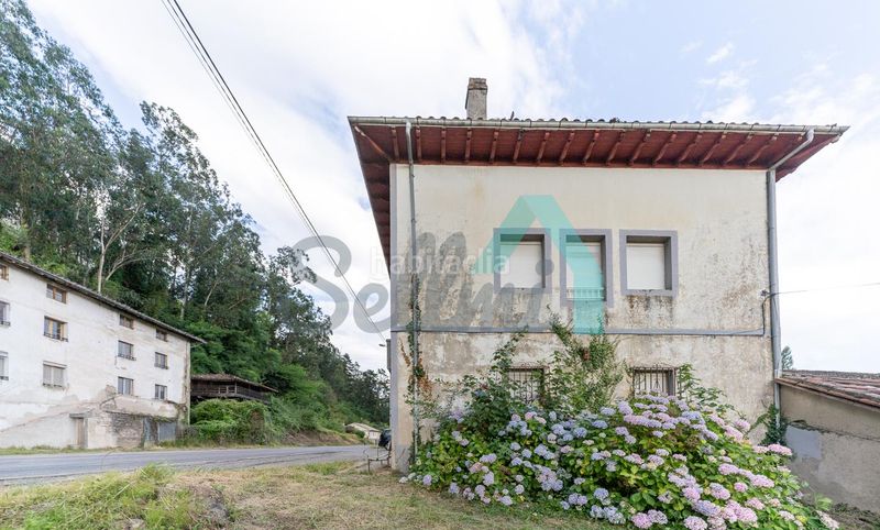 Foto 3398f962-0640-49dd-840c-669436ac2350. Casa amb calefacció a Salas