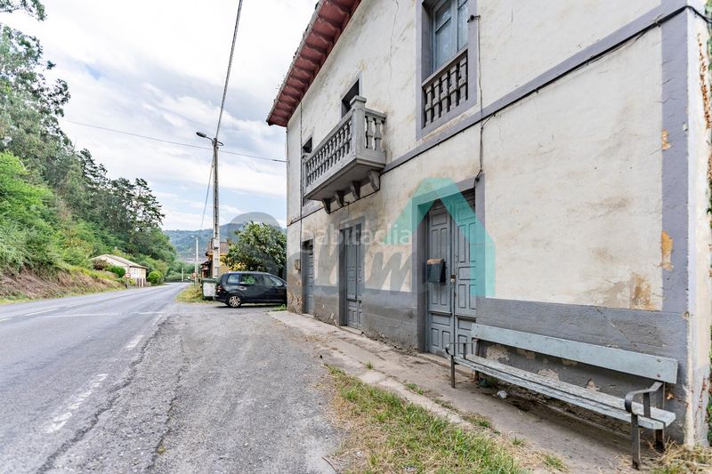 Foto 74090b72-7098-4c9a-b1d1-70801d226387. Casa amb calefacció a Salas