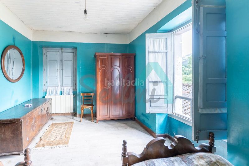 Foto c4574305-c406-43e2-a9f2-6152655649ee. Casa amb calefacció a Salas