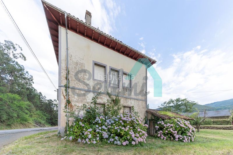 Foto cde8feca-ccf2-4cca-a76f-7028fb34e311. Casa amb calefacció a Salas