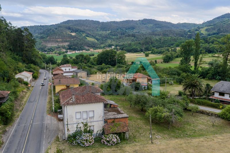 Foto e10e0218-d513-410d-8107-fabd6058010b. Casa amb calefacció a Salas