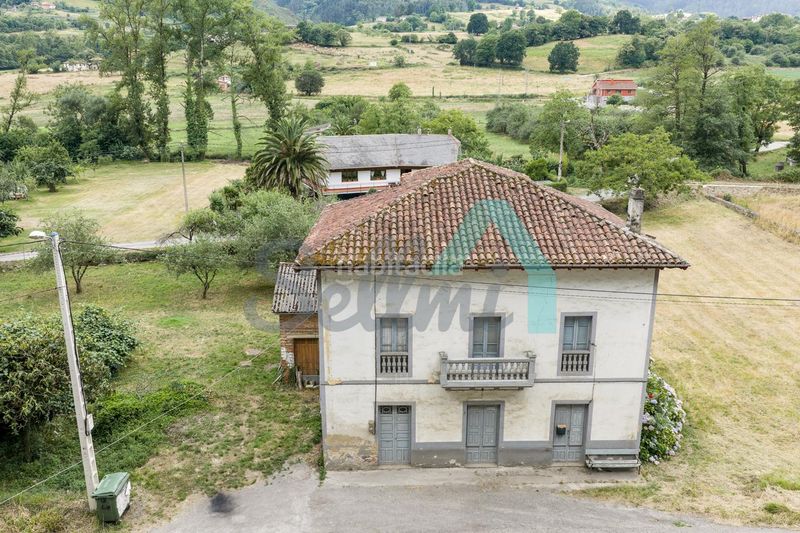 Foto f62e3c13-acba-4561-ade9-9db9b152b8d7. Casa amb calefacció a Salas