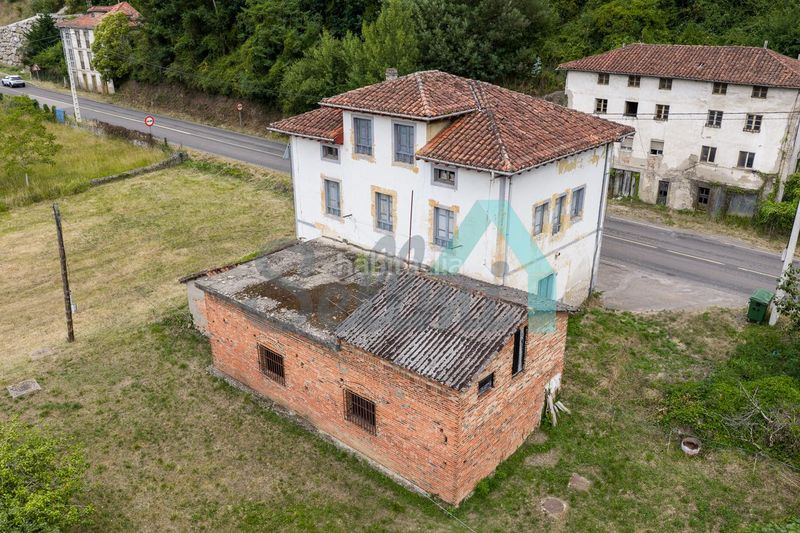 Foto ff418329-4c17-4503-856b-9d1f71fd8f86. Casa amb calefacció a Salas