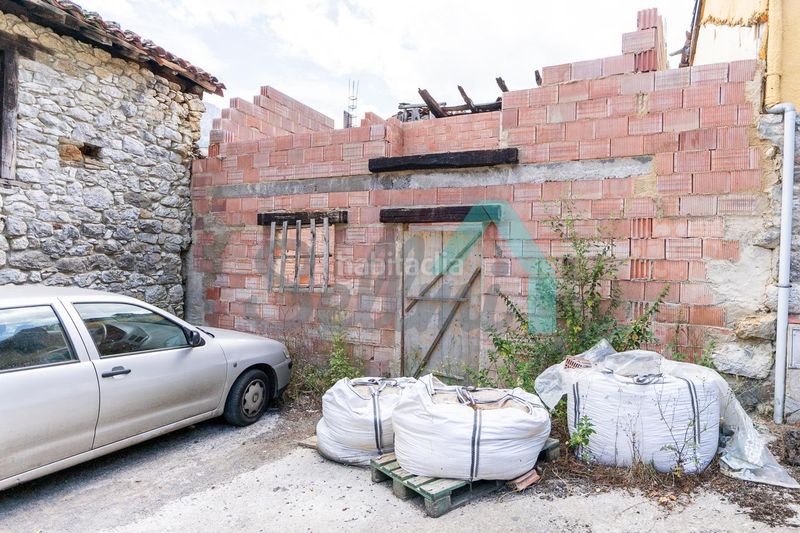 Foto 7d93ca42-25a0-46cb-a471-fe379d51db36. Casa adossada a Quirós