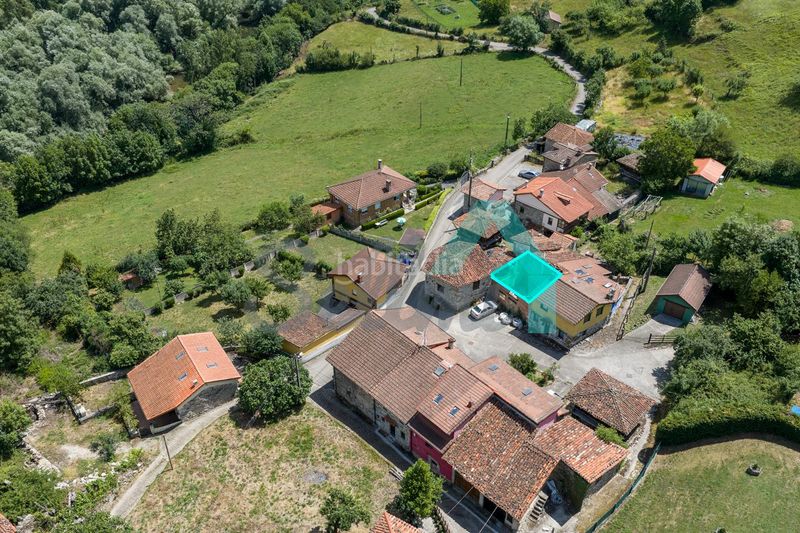 Foto d98df7f4-2537-4d7f-b0c2-9a320ddae4e8. Casa adossada a Quirós