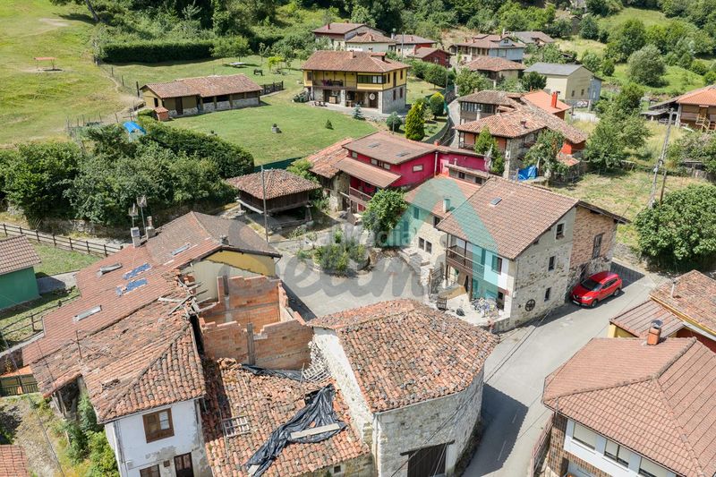 Foto e251c0f0-3b21-4770-946b-ac2c44cc8d01. Casa adossada a Quirós