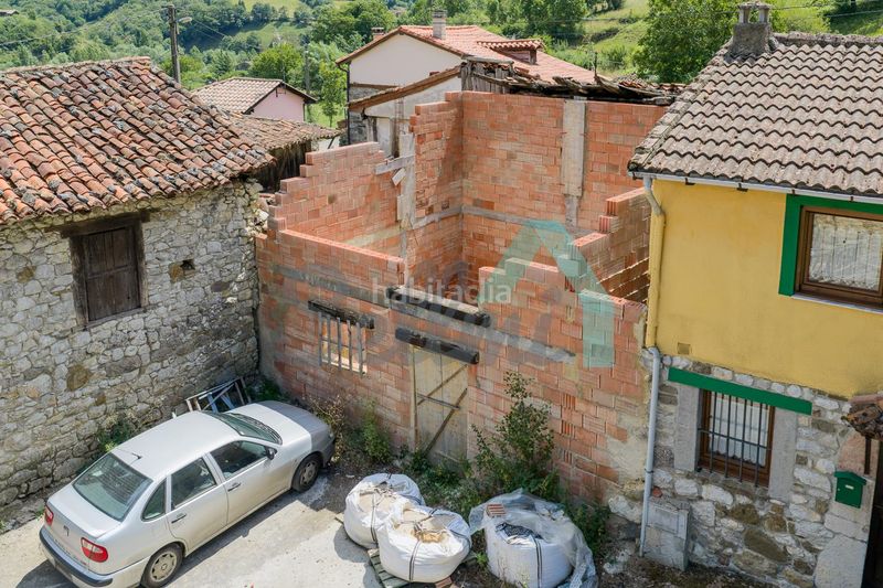 Foto fb7fe0d0-f982-49c6-88b8-a21622612d22. Casa adossada a Quirós