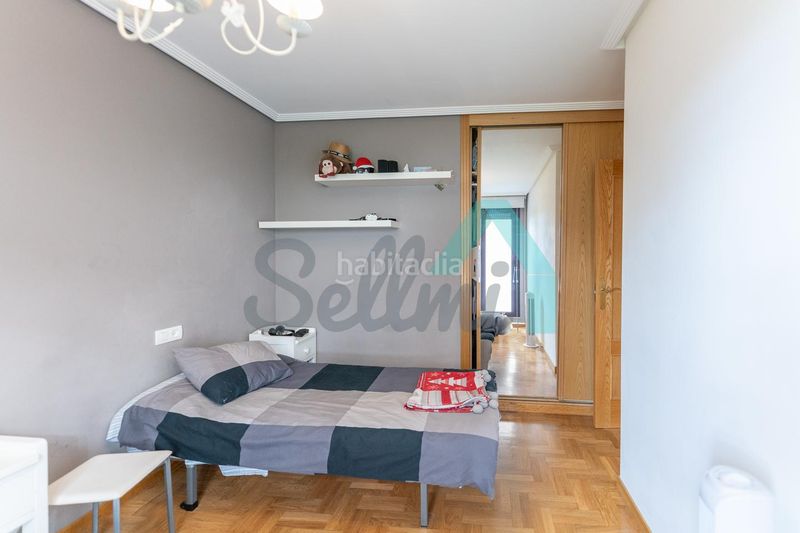 Foto a0a69f9c-09f7-4109-bc39-ad34ad4d7118. Pis amb calefacció aparcament a Montecerrao Oviedo