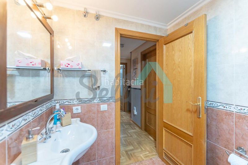 Foto f77342fb-7998-438f-8137-e9e92d0b6202. Pis amb calefacció aparcament a Montecerrao Oviedo