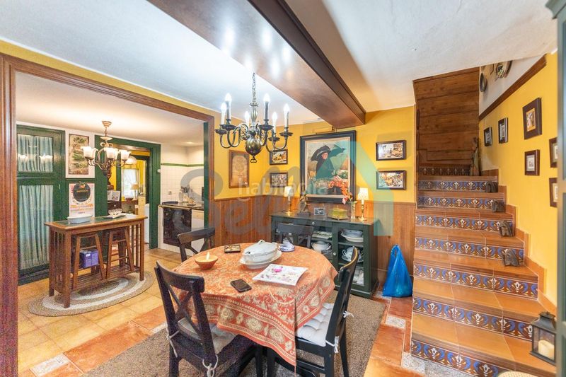 Foto 7a762432-87d8-4e5f-880b-4025b4aa3211. Casa adossada amb calefacció a La Felguera Langreo