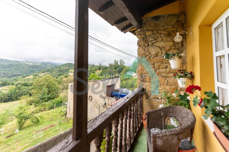 Foto a07531aa-9544-4fbf-b220-11324f70befc. Casa adossada amb calefacció a La Felguera Langreo