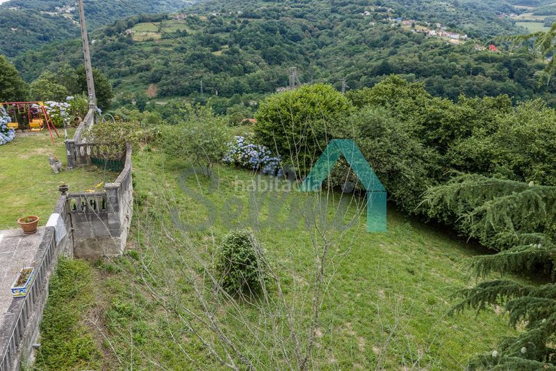 Foto a1ce4135-2c7a-41fd-a3e1-6a18f09e5bbb. Casa adossada amb calefacció a La Felguera Langreo