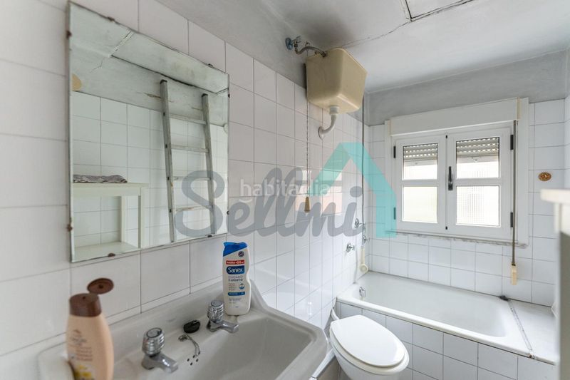 Foto a47a0c3d-4fde-47de-8868-3bf794d71fbd. Casa adossada amb calefacció a La Felguera Langreo