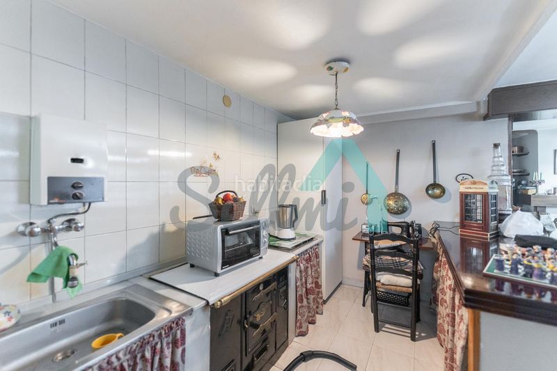 Foto cfe2c136-9e92-4798-a120-11a375b74767. Casa adossada amb calefacció a La Felguera Langreo