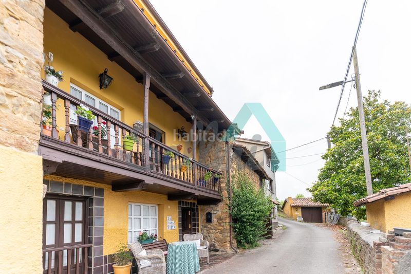 Foto e97c9a94-8b07-4bf9-8388-a6d2aba81724. Casa adossada amb calefacció a La Felguera Langreo