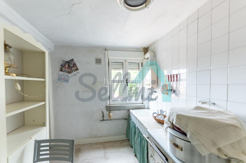 Foto ff2bdb2f-5c19-42ce-85d8-8a49ba6a6759. Casa adossada amb calefacció a La Felguera Langreo