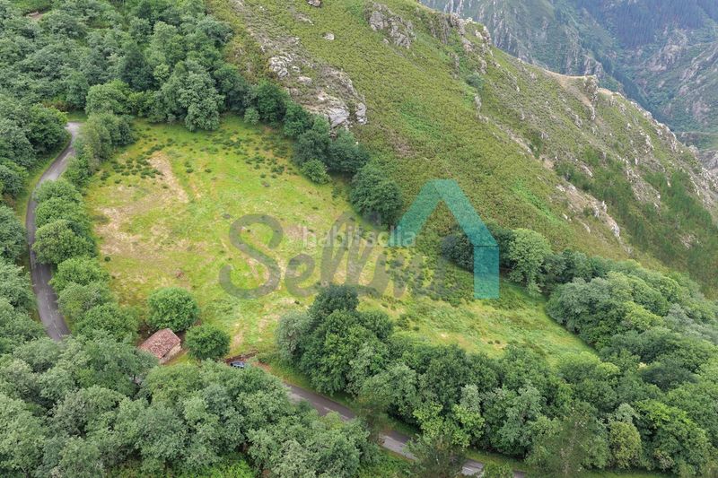 Foto fcb2d9ab-6e1f-41f1-b0b7-e99f46102579. Finca rústica en Proaza