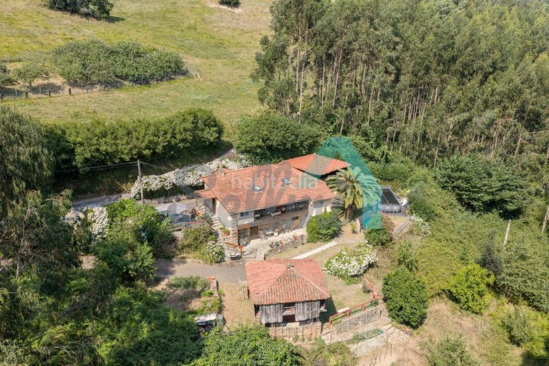 Foto 02ae5613-b7fb-4289-8c7d-f12adb394704. Casa amb calefacció piscina a Pravia