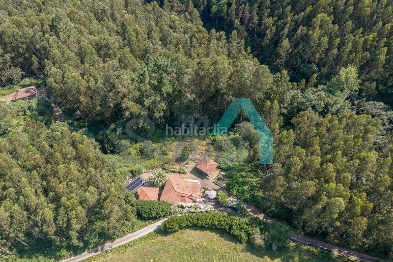 Foto 0cacf444-b3f0-443a-ba16-43797255bfc4. Casa amb calefacció piscina a Pravia