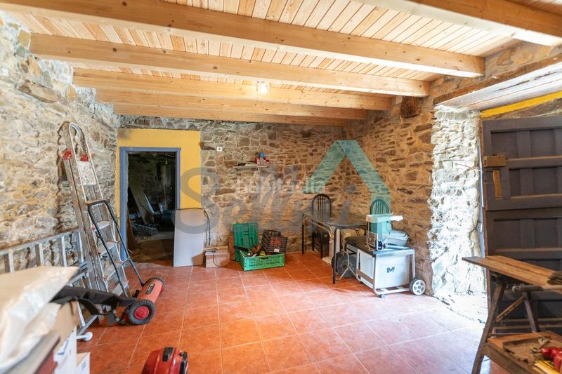 Foto a55b1a7d-dba3-4f43-aba8-9301de79e1bc. Casa amb calefacció piscina a Pravia
