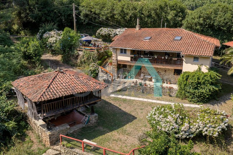 Foto a5c777b2-4acd-4bb7-909e-284e98055ca9. Casa amb calefacció piscina a Pravia