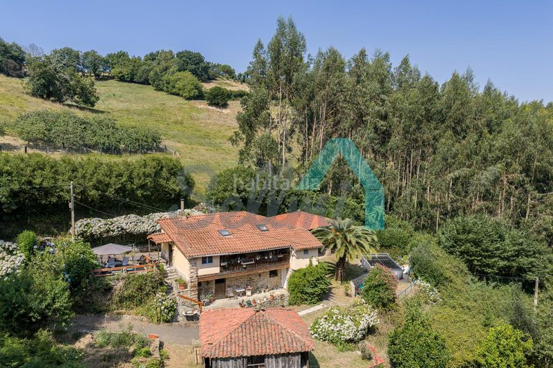 Foto af8eb595-12a2-4654-bd4f-42769169d20c. Casa amb calefacció piscina a Pravia