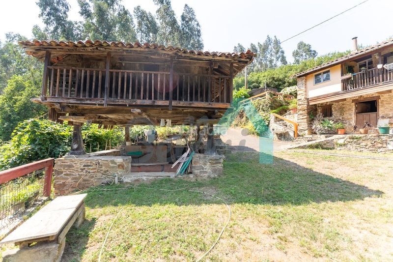 Foto e4b9fb33-ab89-4ce8-9c15-eac1638ad36c. Casa amb calefacció piscina a Pravia