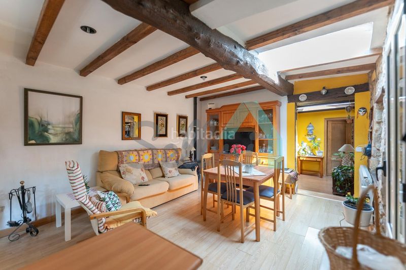 Foto f2c0f8a0-a2de-42aa-b619-f4f026bb9fbd. Casa amb calefacció piscina a Pravia