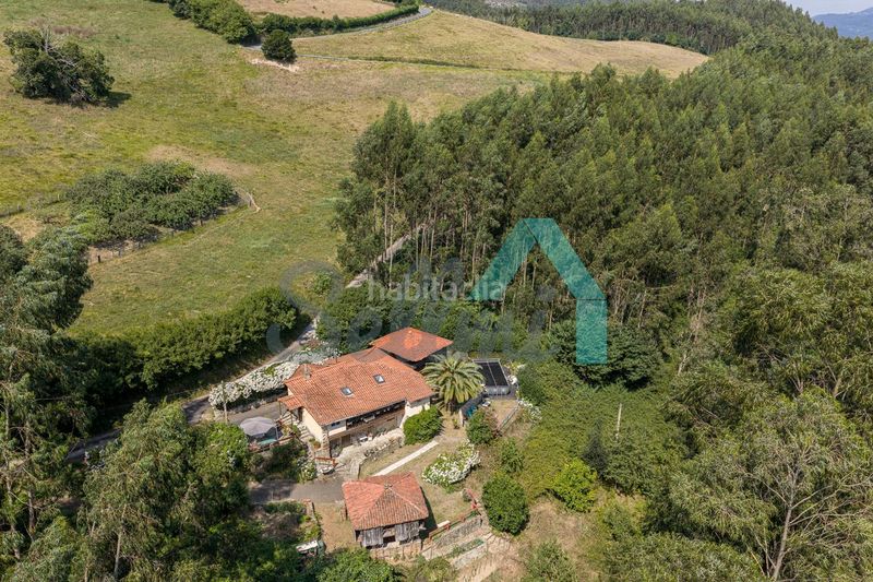 Foto fc395630-523a-43c0-ae08-06c6fe9cb807. Casa amb calefacció piscina a Pravia