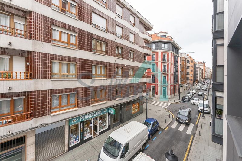 Foto dca6f45a-3d22-4f96-8f87-238ba2df8d77. Alquiler piso en Centro Gijón