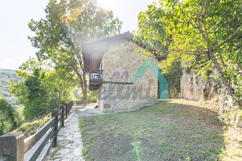 Foto 0de3e838-91f2-40d6-bd69-ef6675441013. Casa en Morcín