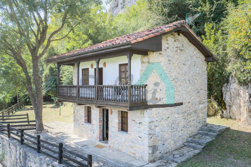 Foto 459f5a3a-8680-4f42-90f7-6861c95acc39. Casa en Morcín