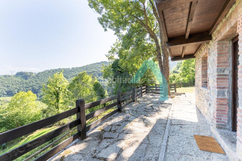 Foto dcdcccff-fe70-4a95-ad3c-4e2ca3049d23. Casa en Morcín