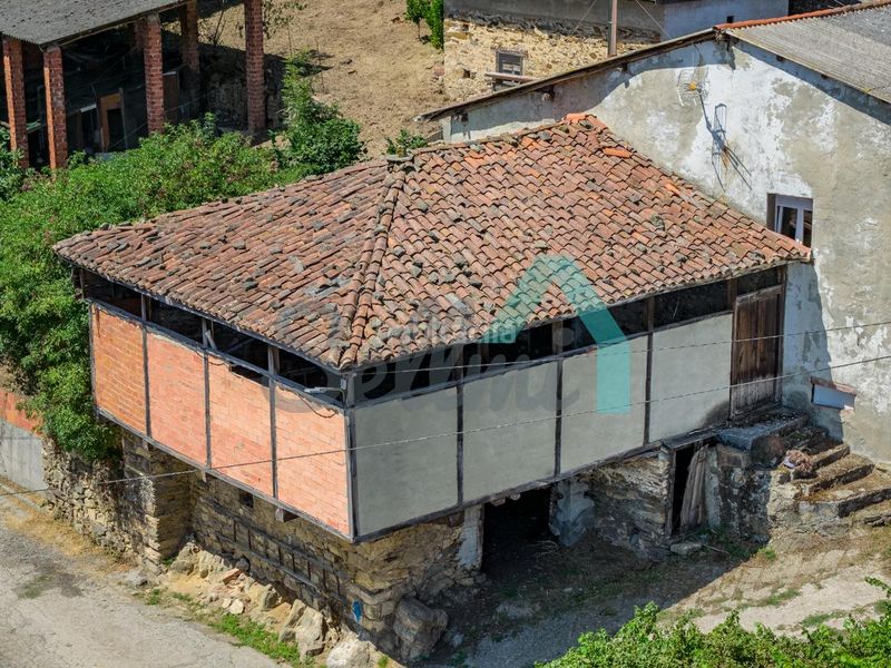 Foto 040b4843-57f4-49d8-bc67-340091ed2b5a. Casa a Tineo