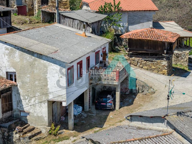Foto baebf2d5-978f-46e2-9fd8-11fafdbba573. Casa a Tineo