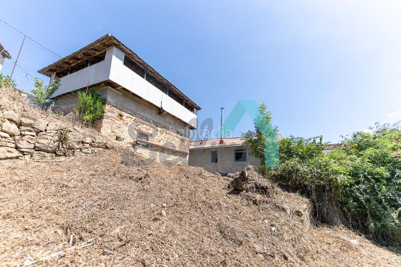 Foto d8f59ce5-c0b8-467f-bdb6-1bccf71cf44d. Casa a Tineo