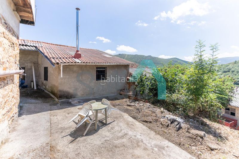 Foto dc7f01bf-337e-48b0-bd66-9580f0e59295. Casa a Tineo