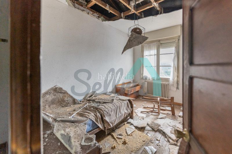 Foto 28152694-1862-4bc8-9afd-0f16a4be37b5. Edificio en Pravia