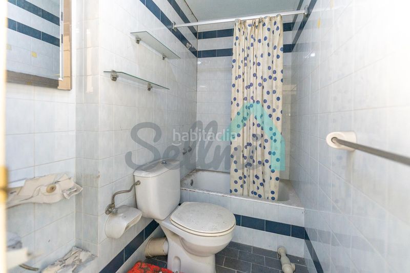 Foto f6505915-d07e-4b78-95db-d4ad03bde9ed. Edificio en Pravia