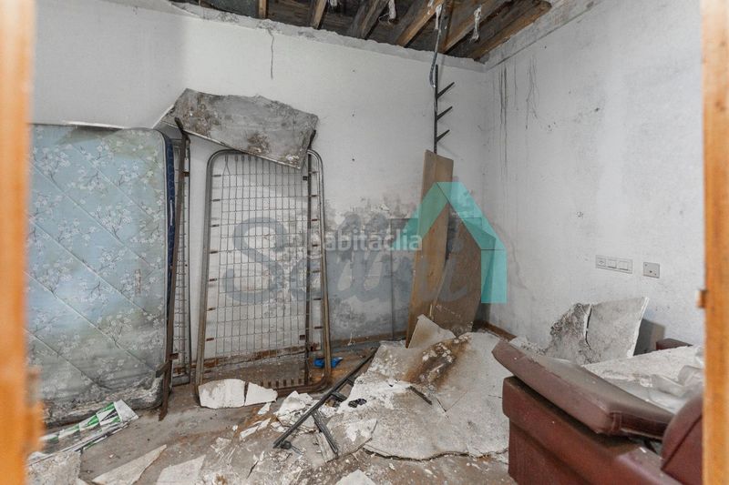 Foto f773de3f-e0e4-4a62-988b-96d5e33e2542. Edificio en Pravia